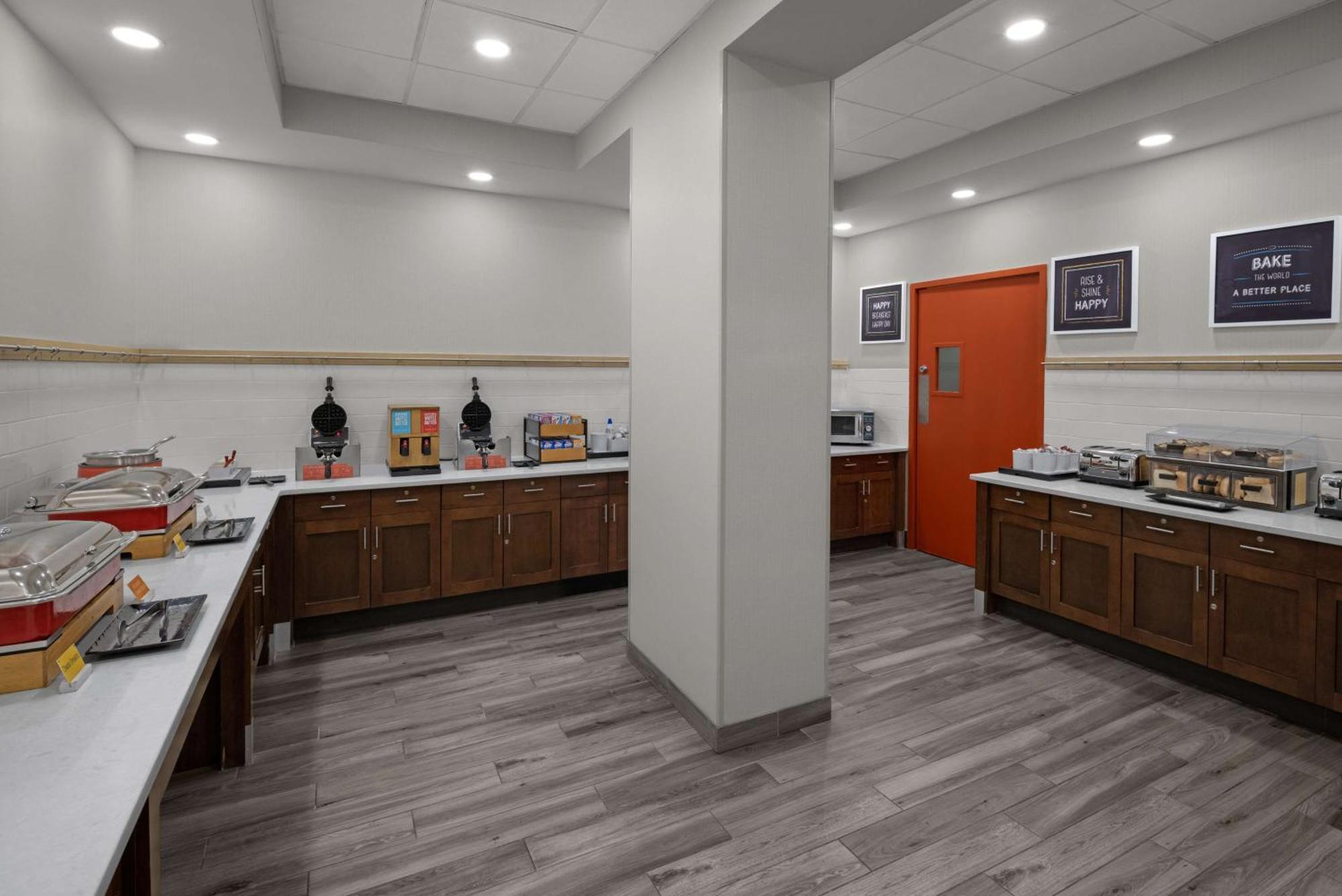 Hampton Inn Cleveland-Downtown Exterior photo