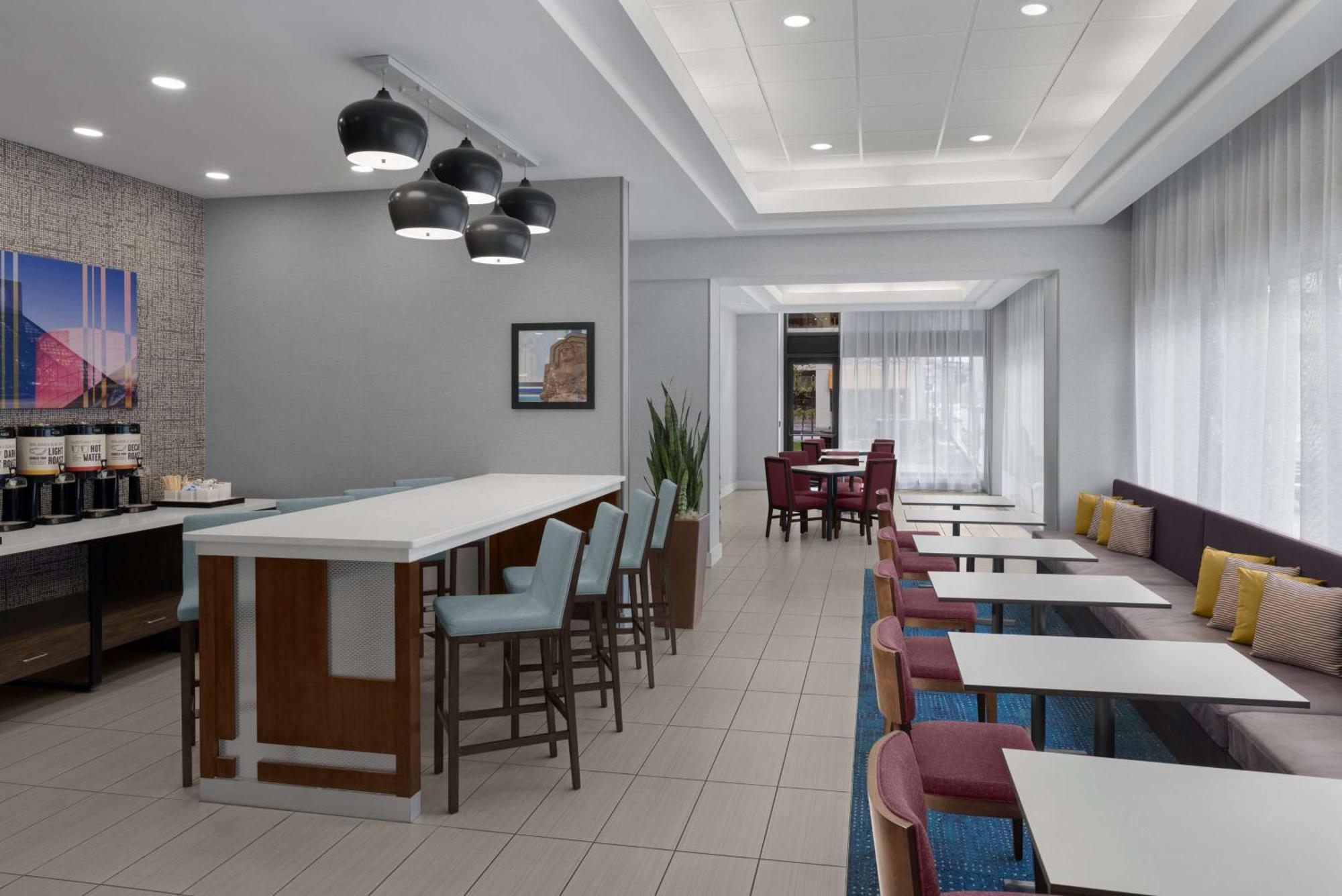 Hampton Inn Cleveland-Downtown Exterior photo