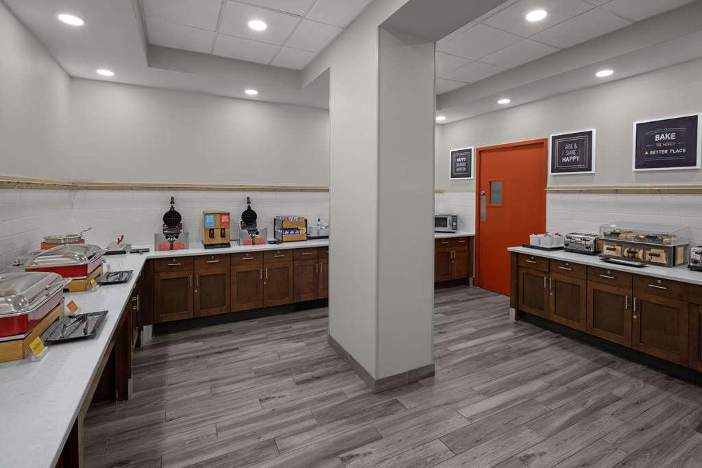 Hampton Inn Cleveland-Downtown Restaurant photo